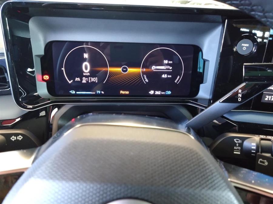 52kWh Evolve / Korko 1.99 % / Lämmitettävä ratti / LED-valot / Adaptiivinen vakkari / Akun lämmitys