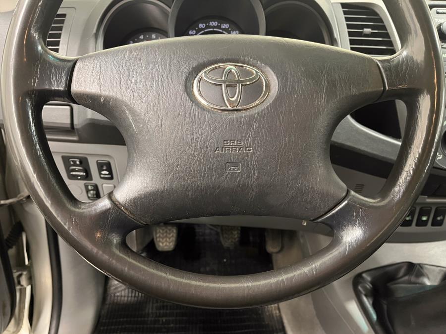 Extra Cab 2,5 D-4D 4WD SR / Ilmastointi / Erittäin hyvät renkaat (kitkat  ja nastat) / Siisti