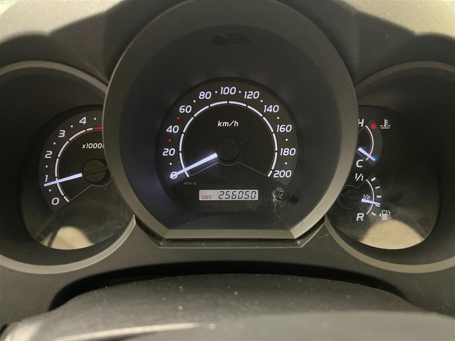 Extra Cab 2,5 D-4D 4WD SR / Ilmastointi / Erittäin hyvät renkaat (kitkat  ja nastat) / Siisti