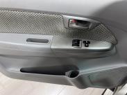 Extra Cab 2,5 D-4D 4WD SR / Ilmastointi / Erittäin hyvät renkaat (kitkat  ja nastat) / Siisti