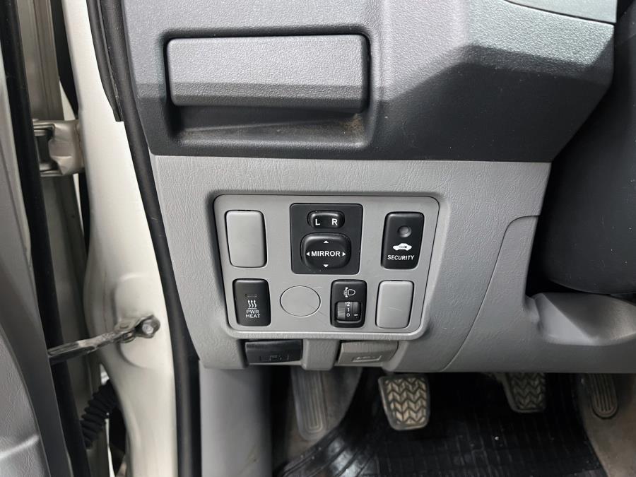 Extra Cab 2,5 D-4D 4WD SR / Ilmastointi / Erittäin hyvät renkaat (kitkat  ja nastat) / Siisti