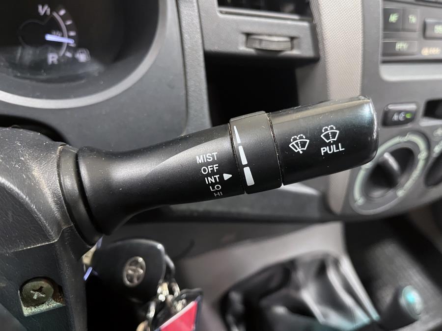 Extra Cab 2,5 D-4D 4WD SR / Ilmastointi / Erittäin hyvät renkaat (kitkat  ja nastat) / Siisti