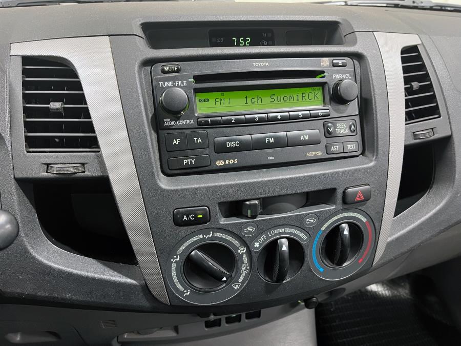 Extra Cab 2,5 D-4D 4WD SR / Ilmastointi / Erittäin hyvät renkaat (kitkat  ja nastat) / Siisti