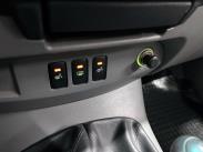 Extra Cab 2,5 D-4D 4WD SR / Ilmastointi / Erittäin hyvät renkaat (kitkat  ja nastat) / Siisti