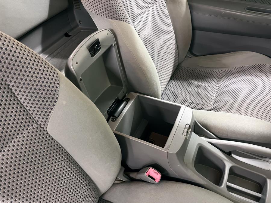 Extra Cab 2,5 D-4D 4WD SR / Ilmastointi / Erittäin hyvät renkaat (kitkat  ja nastat) / Siisti