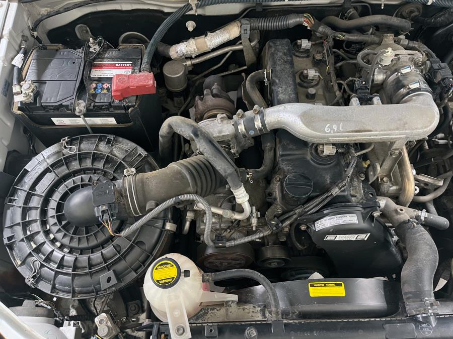 Extra Cab 2,5 D-4D 4WD SR / Ilmastointi / Erittäin hyvät renkaat (kitkat  ja nastat) / Siisti