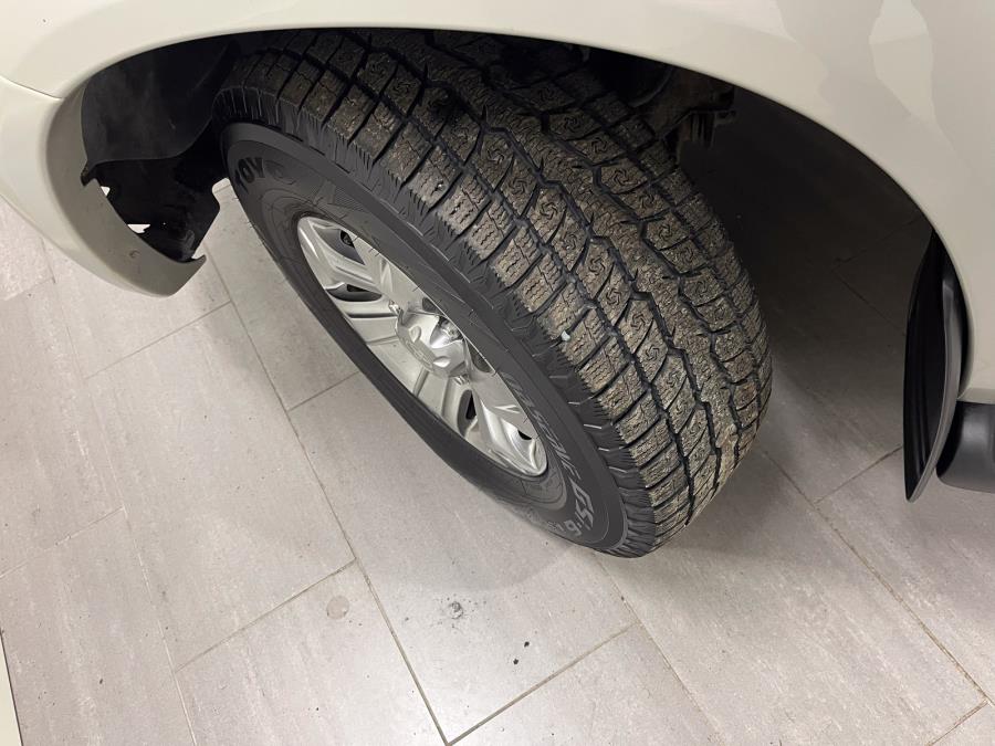 Extra Cab 2,5 D-4D 4WD SR / Ilmastointi / Erittäin hyvät renkaat (kitkat  ja nastat) / Siisti