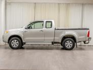 Extra Cab 2,5 D-4D 4WD SR / Ilmastointi / Erittäin hyvät renkaat (kitkat  ja nastat) / Siisti