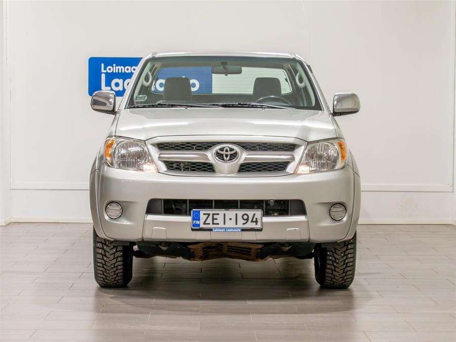 Extra Cab 2,5 D-4D 4WD SR / Ilmastointi / Erittäin hyvät renkaat (kitkat  ja nastat) / Siisti