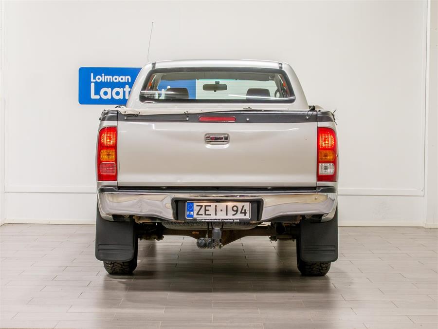 Extra Cab 2,5 D-4D 4WD SR / Ilmastointi / Erittäin hyvät renkaat (kitkat  ja nastat) / Siisti