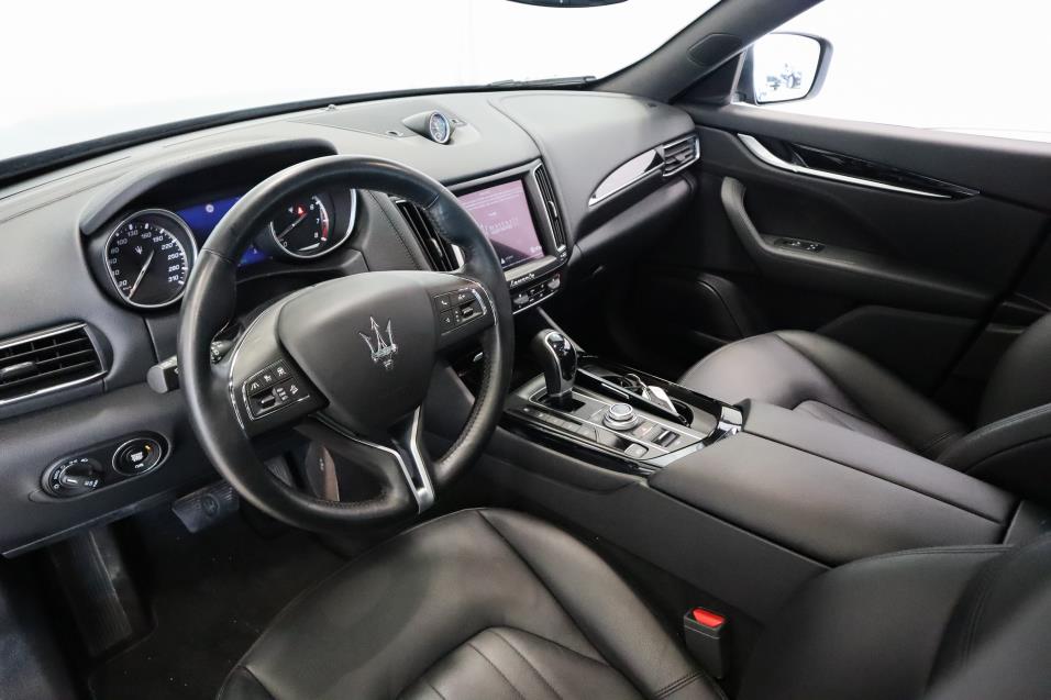 Maserati Levante Scc Approved-kuntotarkastettu / ACC / Ilma-alusta / Novitec / Panorama / Nahat / Keyless /
