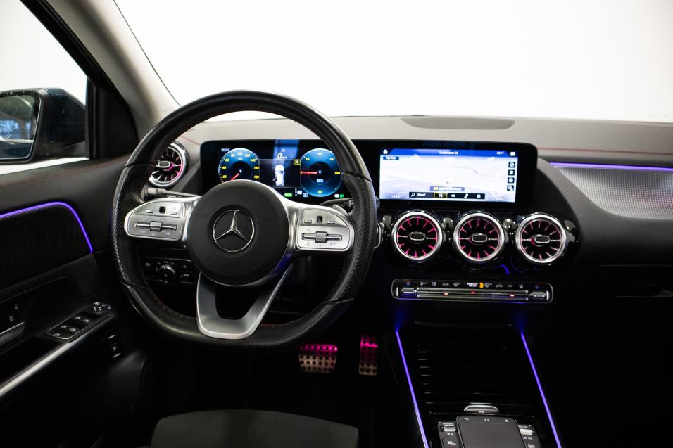 Mercedes-Benz EQA 250 AMG / LED High Performance / Panorama / Peruutuskamera / Digimittaristo / Sis.ALV