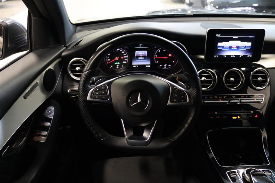 Mercedes-Benz GLC 220 d 4Matic A AMG / Lisälämmitin kaukosäätimellä / Sähkötoiminen vetokoukku / 19" AMG