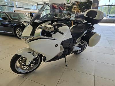 Honda VFR 1200 FD/ 4 x Laukut/ Navigaattori