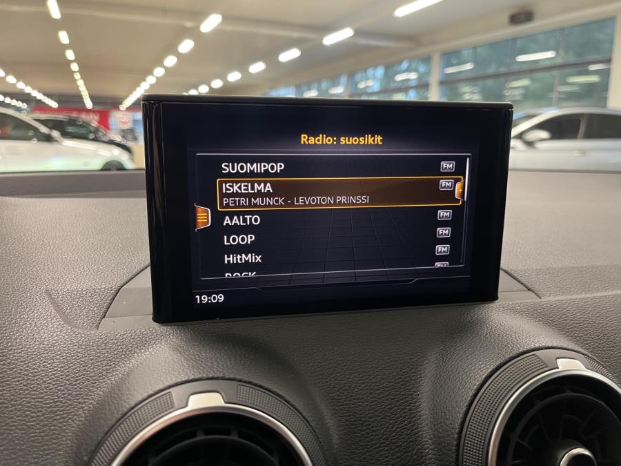 Business Sport 35 TFSI 110 kW S tronic / Suomi-auto / LED-ajovalot / Jakohihna vaihdettu 09/2026