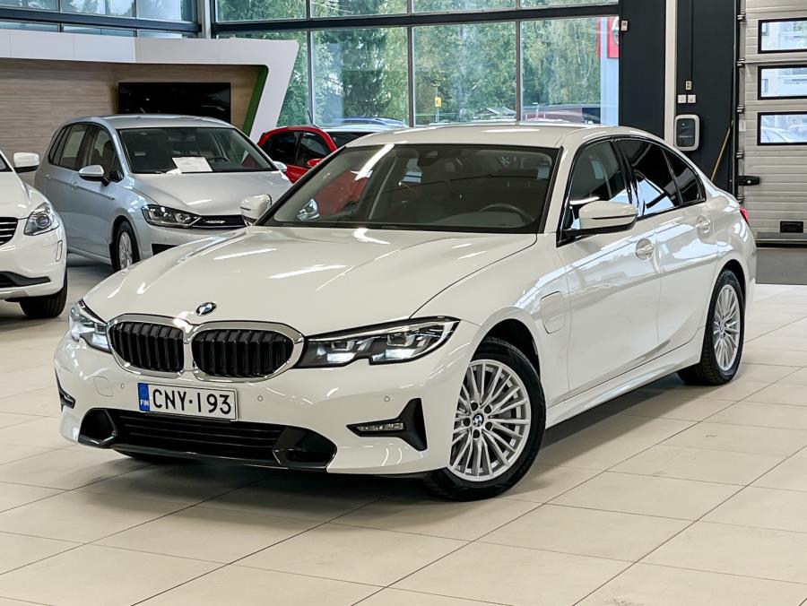 G20 Sedan 330e A Charged Edition Sport / Suomi-auto / Sport-istuimet / Hifi-kaiuttimet / LED-valot