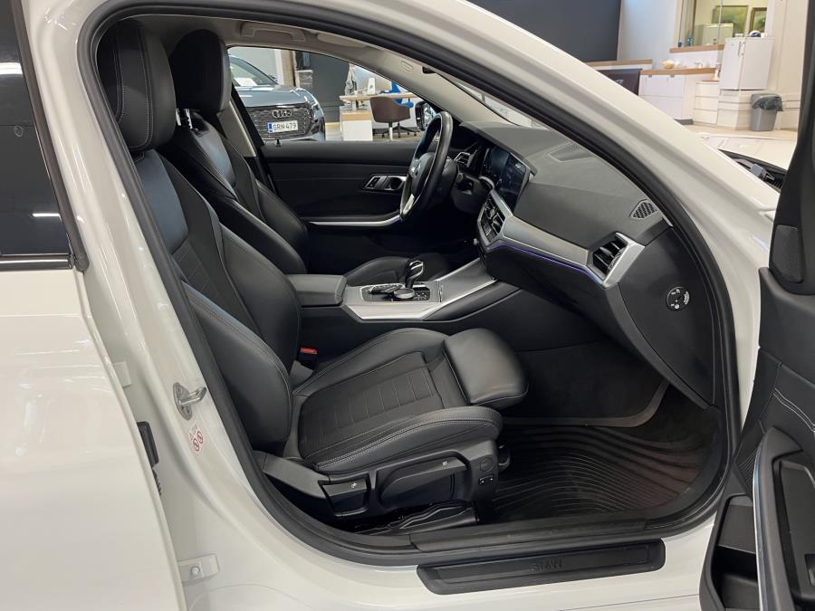 G20 Sedan 330e A Charged Edition Sport / Suomi-auto / Sport-istuimet / Hifi-kaiuttimet / LED-valot