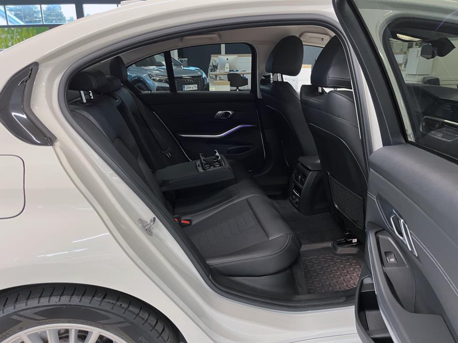G20 Sedan 330e A Charged Edition Sport / Suomi-auto / Sport-istuimet / Hifi-kaiuttimet / LED-valot