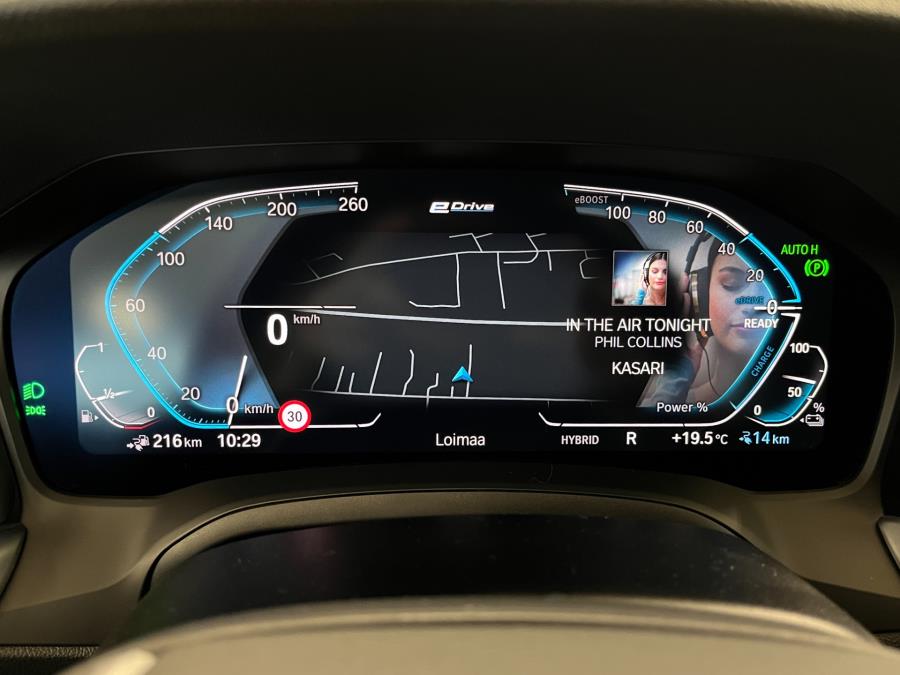 G20 Sedan 330e A Charged Edition Sport / Suomi-auto / Sport-istuimet / Hifi-kaiuttimet / LED-valot
