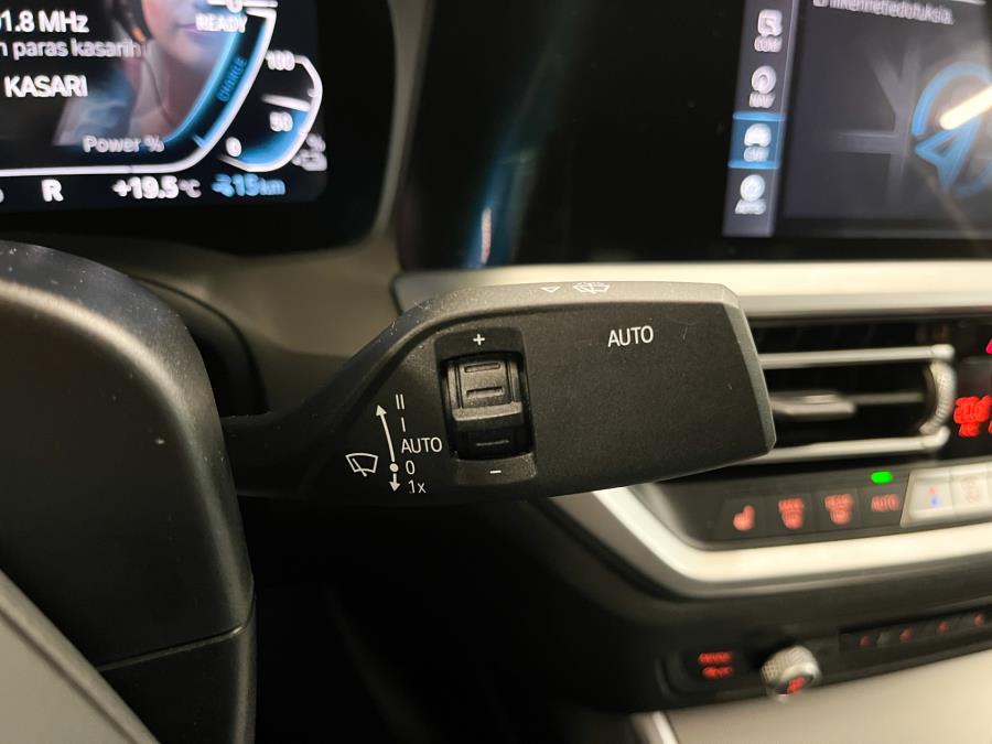 G20 Sedan 330e A Charged Edition Sport / Suomi-auto / Sport-istuimet / Hifi-kaiuttimet / LED-valot