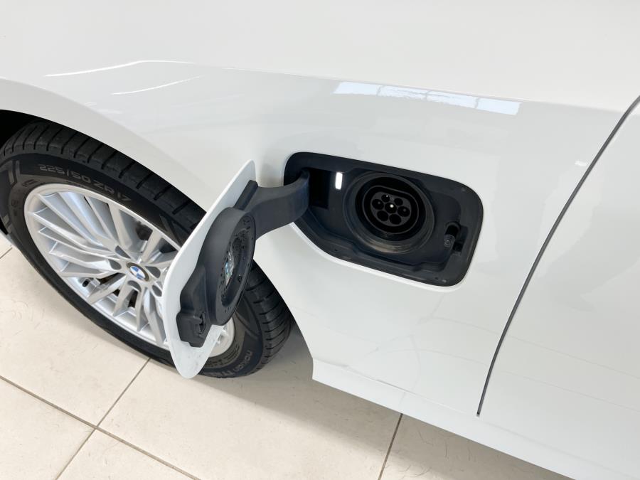 G20 Sedan 330e A Charged Edition Sport / Suomi-auto / Sport-istuimet / Hifi-kaiuttimet / LED-valot