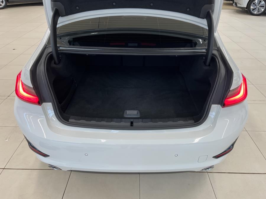 G20 Sedan 330e A Charged Edition Sport / Suomi-auto / Sport-istuimet / Hifi-kaiuttimet / LED-valot