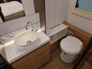 903HT / Markiisi / 2 x TV / Kaasun ulosotto / Kaasu-uuni / Mikro / PP-teline /  Makuupaikat 8:lle