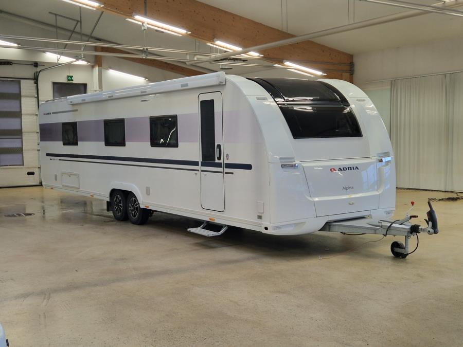 903HT / Markiisi / 2 x TV / Kaasun ulosotto / Kaasu-uuni / Mikro / PP-teline /  Makuupaikat 8:lle