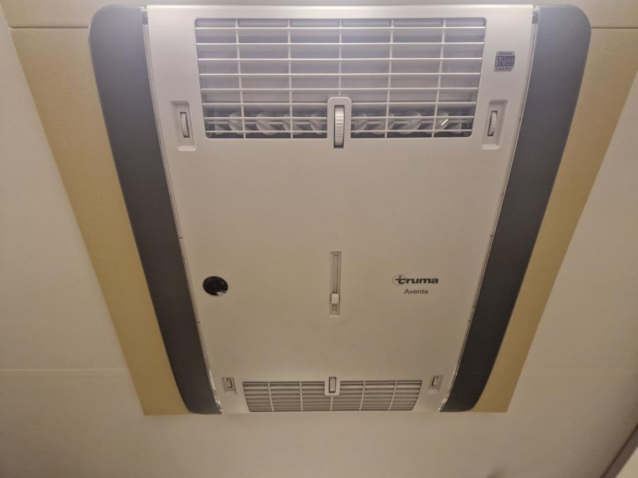 903HT / Markiisi / 2 x TV / Kaasun ulosotto / Kaasu-uuni / Mikro / PP-teline /  Makuupaikat 8:lle