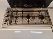 903HT / Markiisi / 2 x TV / Kaasun ulosotto / Kaasu-uuni / Mikro / PP-teline /  Makuupaikat 8:lle