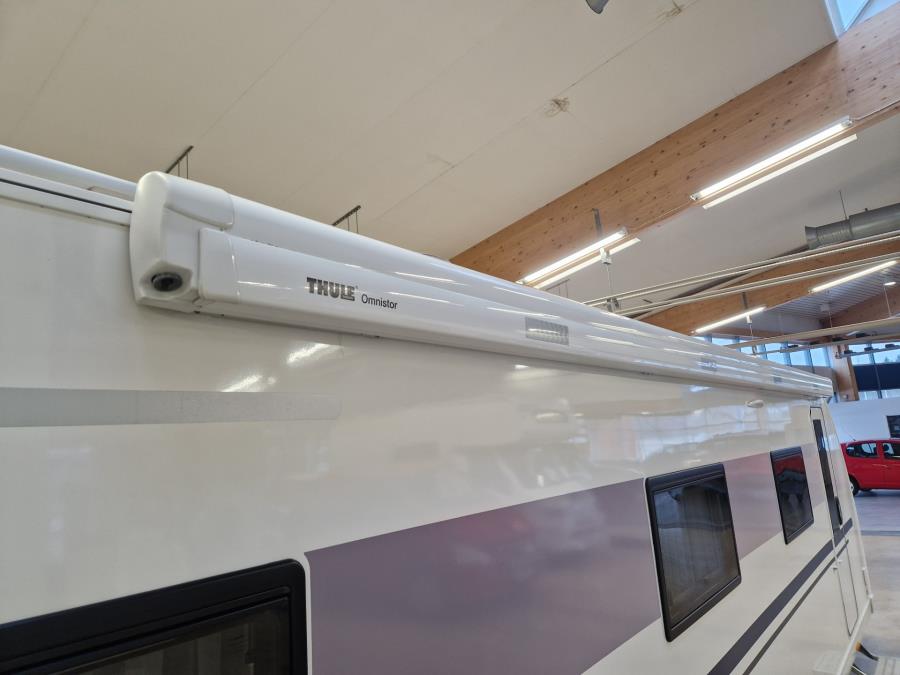 903HT / Markiisi / 2 x TV / Kaasun ulosotto / Kaasu-uuni / Mikro / PP-teline /  Makuupaikat 8:lle