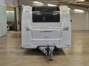 903HT / Markiisi / 2 x TV / Kaasun ulosotto / Kaasu-uuni / Mikro / PP-teline /  Makuupaikat 8:lle