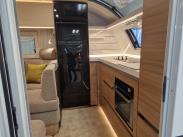 903HT / Markiisi / 2 x TV / Kaasun ulosotto / Kaasu-uuni / Mikro / PP-teline /  Makuupaikat 8:lle