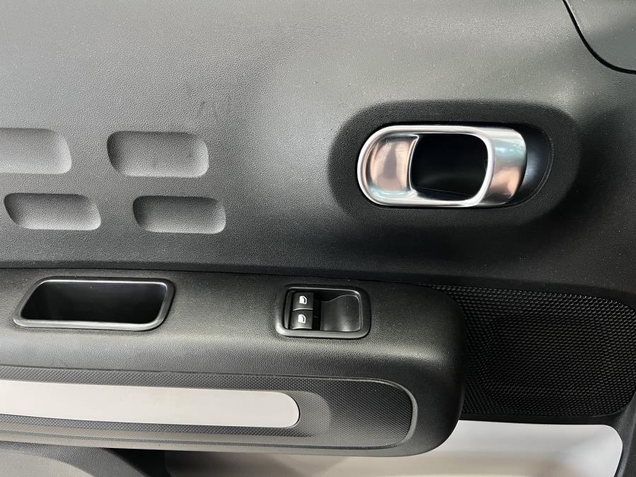 PureTech 82 Comfort Selection / Navi / Automaatti ilmastointi / Vakionopeudensäädin / Sadetunnistin