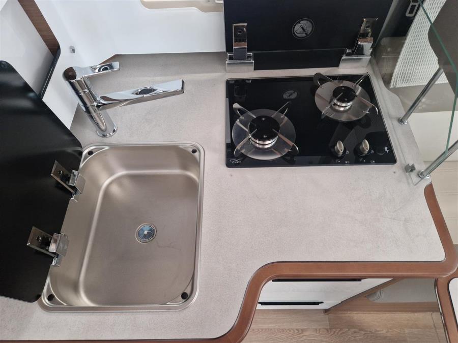 BlueHDi 140 hv Peugeot / Prinsessavuode / Trumatic / Lattialämmitys / Ilmastointi / Vakkari