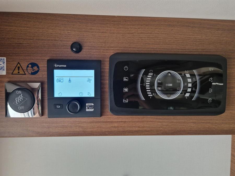 BlueHDi 140 hv Peugeot / Prinsessavuode / Trumatic / Lattialämmitys / Ilmastointi / Vakkari