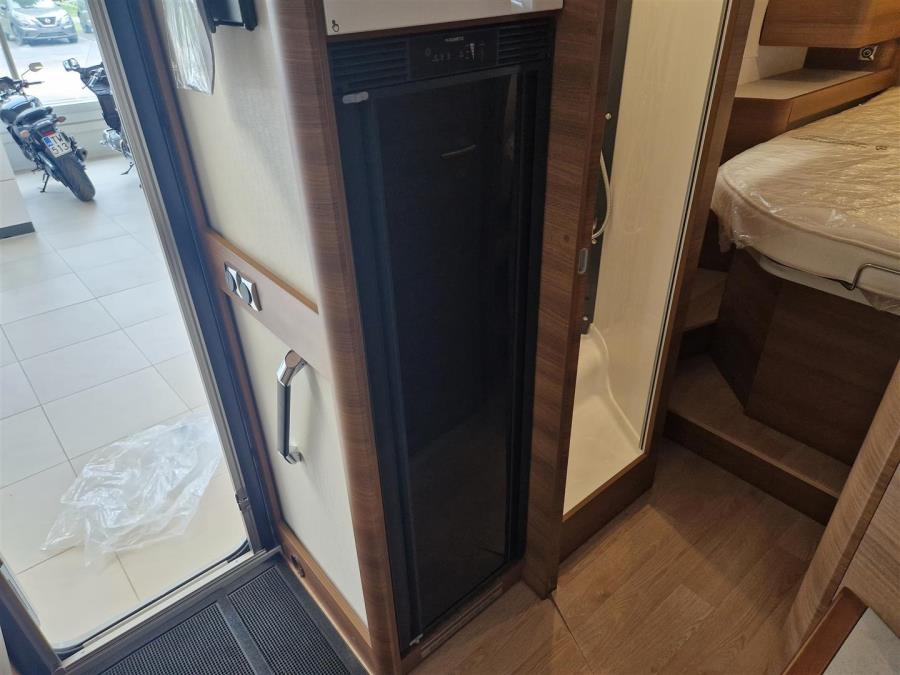 BlueHDi 140 hv Peugeot / Prinsessavuode / Trumatic / Lattialämmitys / Ilmastointi / Vakkari