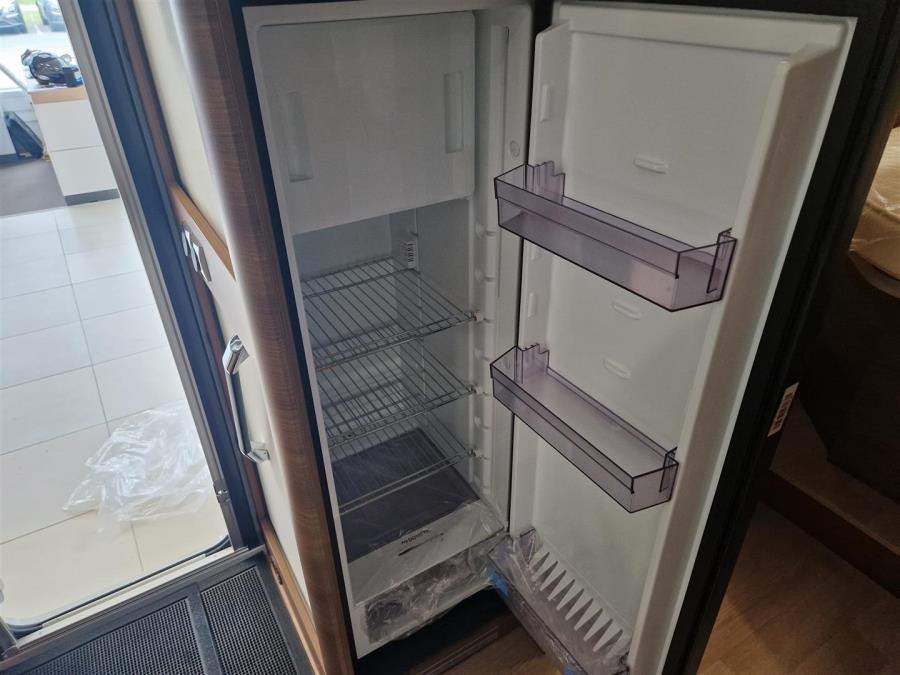 BlueHDi 140 hv Peugeot / Prinsessavuode / Trumatic / Lattialämmitys / Ilmastointi / Vakkari