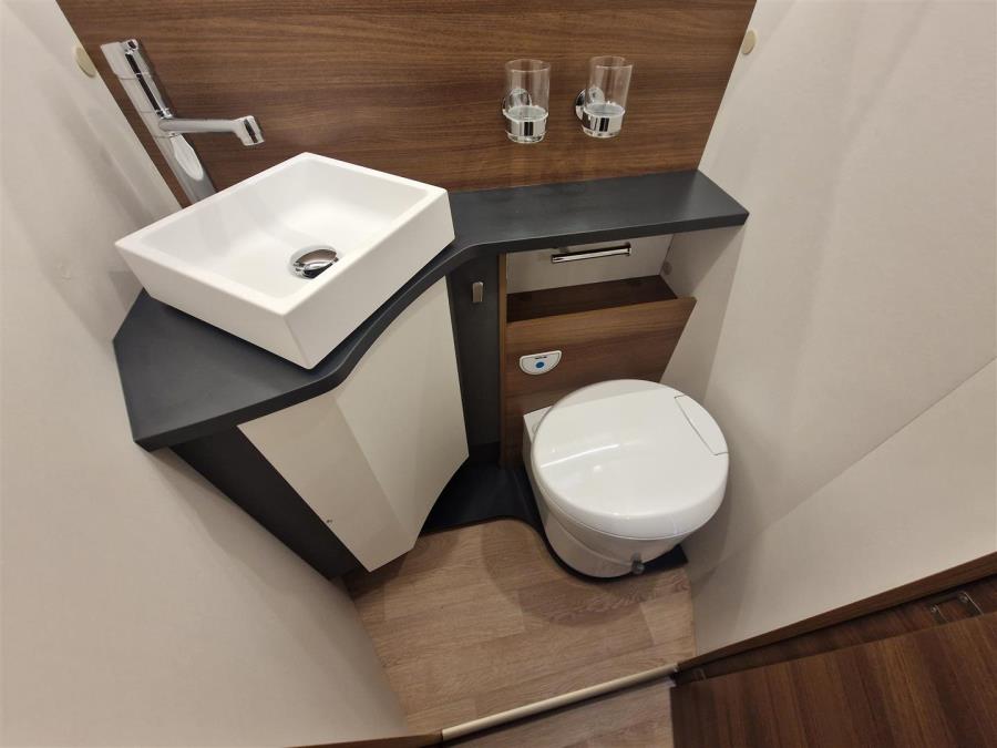 BlueHDi 140 hv Peugeot / Prinsessavuode / Trumatic / Lattialämmitys / Ilmastointi / Vakkari