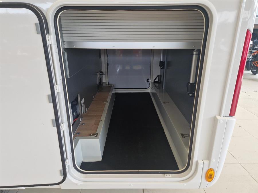 BlueHDi 140 hv Peugeot / Prinsessavuode / Trumatic / Lattialämmitys / Ilmastointi / Vakkari