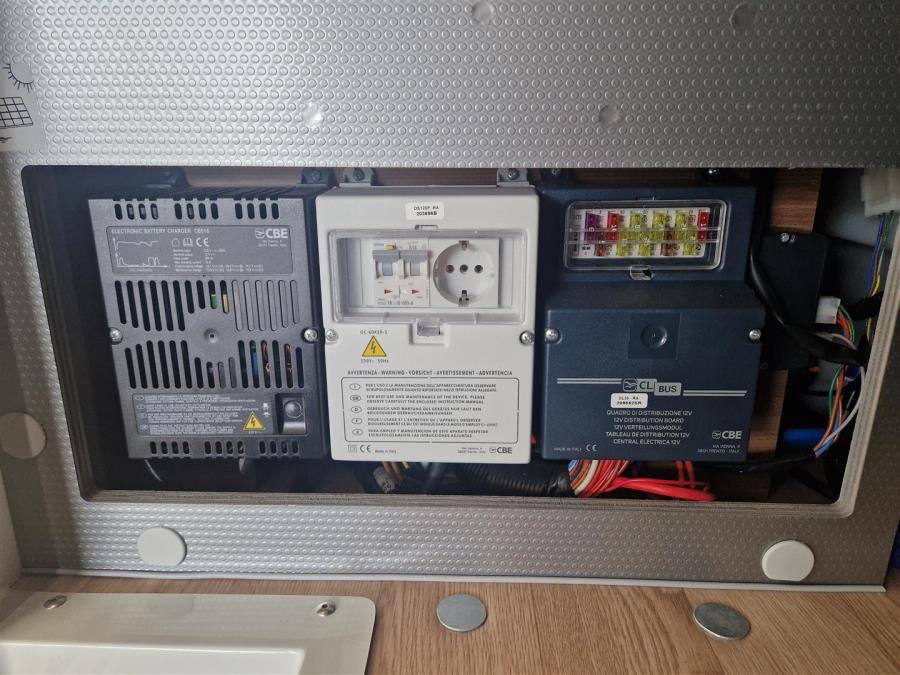 BlueHDi 140 hv Peugeot / Prinsessavuode / Trumatic / Lattialämmitys / Ilmastointi / Vakkari
