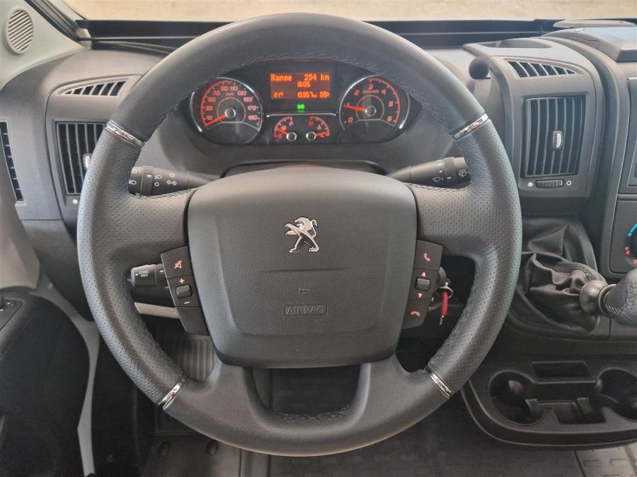 BlueHDi 140 hv Peugeot / Prinsessavuode / Trumatic / Lattialämmitys / Ilmastointi / Vakkari