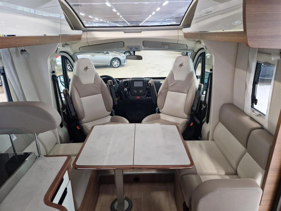BlueHDi 140 hv Peugeot / Prinsessavuode / Trumatic / Lattialämmitys / Ilmastointi / Vakkari