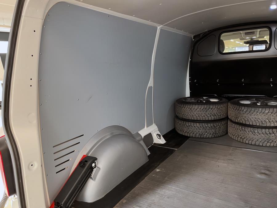 Pitkä 2.0 TDI 150 kW 4Motion DSG / Sis.alv. / 1 omistaja / Merkkihuollettu / Pariovet / Koukku