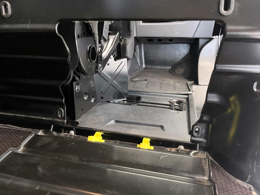 Van L Comfort 145 hv man. / Sis. alv. / Suomi-auto / 1 omistaja / Vetokoukku / Webasto kauko-ohj.