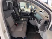 Van L Comfort 145 hv man. / Sis. alv. / Suomi-auto / 1 omistaja / Vetokoukku / Webasto kauko-ohj.