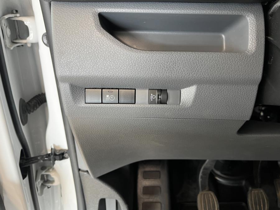 Van L Comfort 145 hv man. / Sis. alv. / Suomi-auto / 1 omistaja / Vetokoukku / Webasto kauko-ohj.