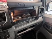 Van L Comfort 145 hv man. / Sis. alv. / Suomi-auto / 1 omistaja / Vetokoukku / Webasto kauko-ohj.