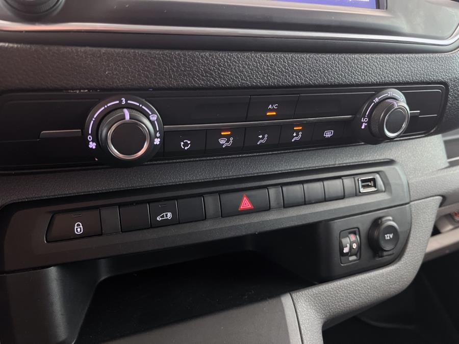 Van L Comfort 145 hv man. / Sis. alv. / Suomi-auto / 1 omistaja / Vetokoukku / Webasto kauko-ohj.
