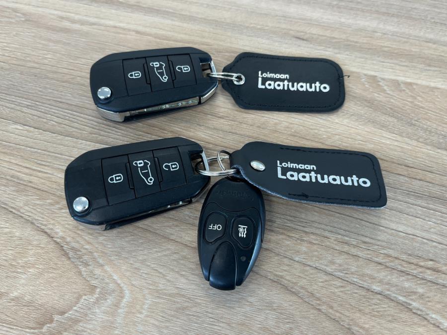 Van L Comfort 145 hv man. / Sis. alv. / Suomi-auto / 1 omistaja / Vetokoukku / Webasto kauko-ohj.